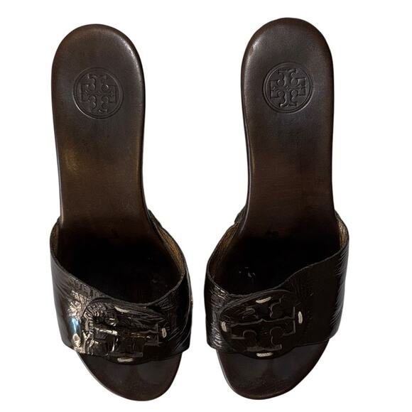 Tory Burch Patti Brown Patent Leather Logo Mules Gold Hardware Size 9.5 - Picture 2 of 15